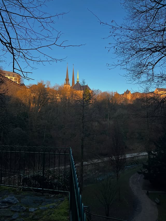 Luxemburg zu Fuß: Altstadt, Corniche und eine Pause im Grund